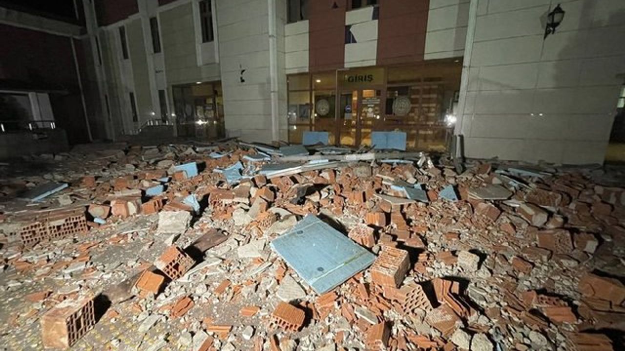 Düzce depremi büyük İstanbul depremini tetikler mi?
