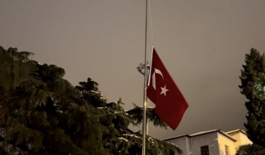 Bursa'da bayraklar yarıya indi