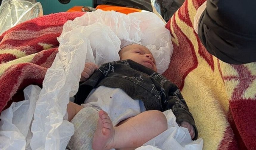 Hatay'da 2 aylık Mehmet Çınar bebek kurtarıldı